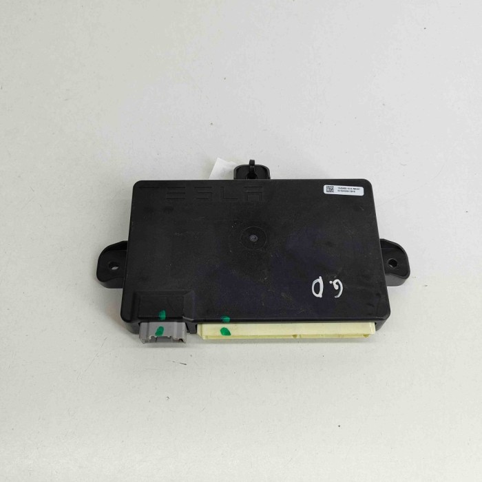 Modul de control ușă dreapta spate TESLA MODEL X 2016 OEM: 1045490-10-D 27212114