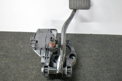 Pedala de fr&amp;acirc;nă TESLA MODEL 3 2019 OEM: 1044691-00-D 11250575 foto