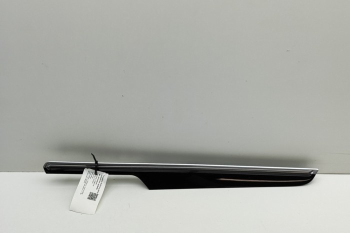 Ornament panou ușă dreapta față PORSCHE MACAN DKN 2021 OEM: 95B867410R | 31539161