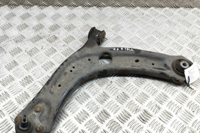 Braț inferior st&acirc;nga față VW PASSAT B8 3G2 2019 OEM: 3Q0407151J | 24606191