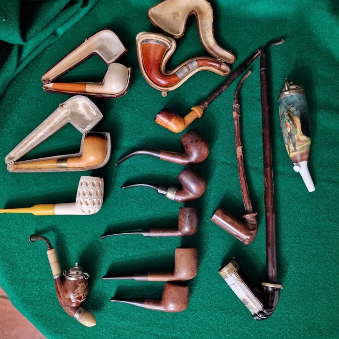 LOT DE 14 PIPE VECHI DIN CHIHLIMBAR, SPUMA DE MARE, PORTELAN SI ESENTE DE LEMN DUR