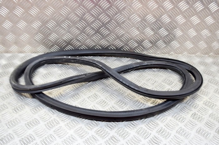Garnitura ușă st&acirc;nga spate VW PASSAT B7 362 2012 OEM: 3C5867913B | 13569361