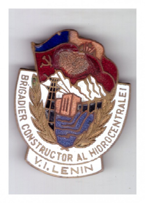 Insigna Brigadier constructor al hidrocentralei V.I. Lenin, cu defect