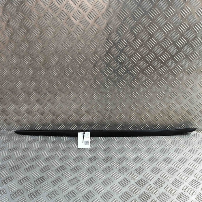 Ornament vertical parbriz dreapta KIA CEE\&#039;D Hatchback CD 2023 OEM: 86134-J7000