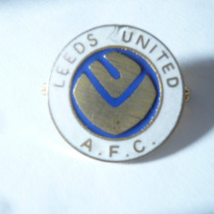 Insigna veche Fotbal Leeds United AFC , metal si email , d=2cm