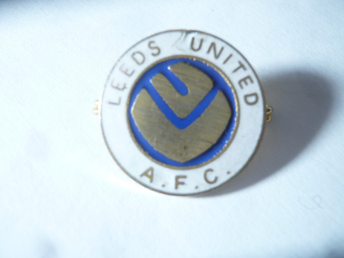 Insigna veche Fotbal Leeds United AFC , metal si email , d=2cm