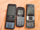 Set de trei mobile - Telefon mobil celular Samsung , două cu clapetă, Tastatură alfanumerică, taste cauciucate Telefoane colecție