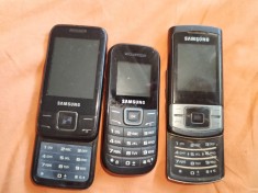 Set de trei mobile - Telefon mobil celular Samsung , două cu clapetă, Tastatură alfanumerică, taste cauciucate Telefoane colecție