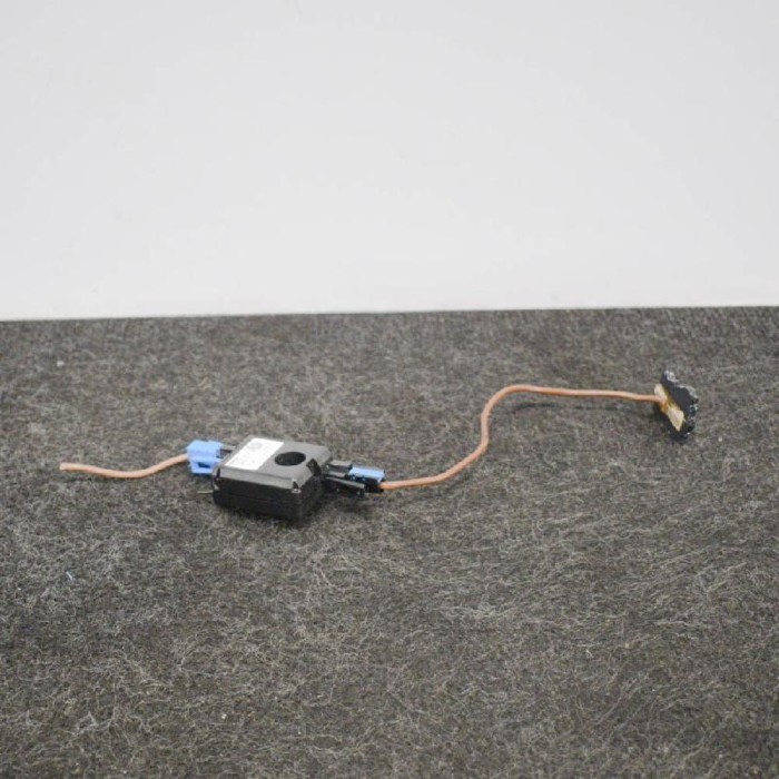 Amplificator de antena BMW 3 F30, F80 2013 OEM: 9231466 2830617