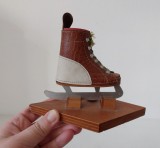Bocanc gheata cu patina hokey vechi Cooperativa Arta Sibiului anii &#039;70