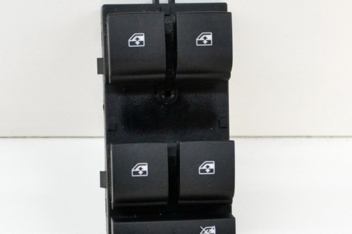 Buton geam ușă dreapta față OPEL MOKKA / MOKKA X 2017 OEM: 22915118 13716974
