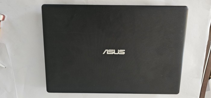 LEPTOP ASUS R512C , PROCESOR i3 , FUNCTIONEAZA DAR NU DA IMAGINE PE DISPLAY , SE VINDE FARA HARD .