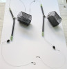Set 2 Monturi Feeder Curent Rapid 90-100gr cu Coșuleț, Antitorsion, C&acirc;rlig Forjat #10-12, Fir Textil Camuflaj, Pescuit Crap, Caras, Mreana