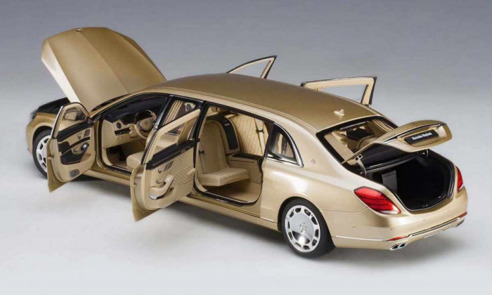 Macheta auto MERCEDES Maybach S 600 Pullman (2016) 1:18 auriu