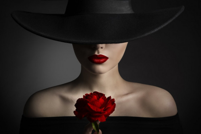 Fototapet autocolant Portret femeie, fashion, trandafir rosu, 250 x 200 cm