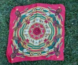 DD - Batic / esarfa Made in Italy, Italia, poliester matasos, motiv cu instrumente muzicale baroc, 77x78cm