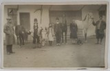 GRUP DE TARANI CU ANIMALE DIN OGRADA , FOTOGRAFIE , FORMAT CARTE POSTALA , INTERBELICA