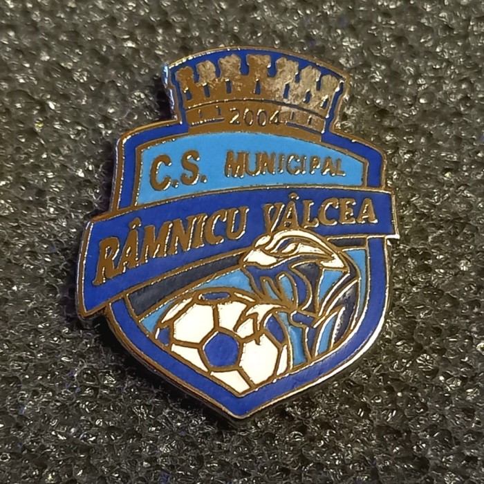 Insigna fotbal - CS MUNICIPAL RAMNICU-VALCEA