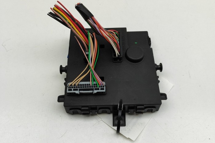 Modul de confort RENAULT TWINGO II CN0_ 2008 OEM: 8201229417 31602921