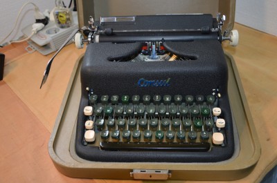 Masina de scris CONSUL-vintage foto