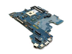 Placa de baza defecta Dell Latitude E6530 (nu afiseaza,umblat pe ea, pentru piese de schimb)