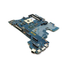 Placa de baza defecta Dell Latitude E6530 (nu afiseaza,umblat pe ea, pentru piese de schimb)