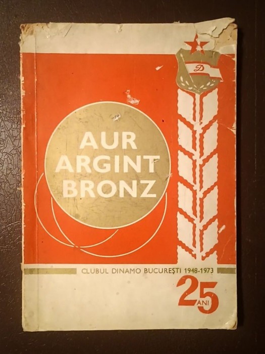 Aur, argint, bronz: Clubul Dinamo București 1948-1973 (puțin uzată, vezi descriere!)