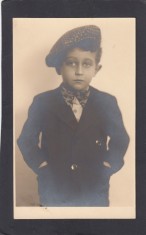 Fotografie tip Carte Postala - tanar in studio - atelier Studio Gusty Iasi