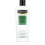 TRESemm&eacute; Replenish &amp; Cleanse Balsam de curățare pentru par gras 400 ml