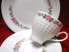 SET MIC DEJUN PORTELAN ESCHENBACH OSCAR SCHALLER &amp;CO BAVARIA ANUL 1945 CEASCA CAFEA CU FARFURII DECOR CU TRANDAFIRI