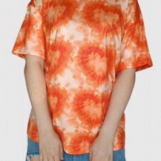 Tricou oversized de dama cu maneca scurta, aspect satinat si imprimeu tie-dye, cu inimi, portocaliu, XS-L