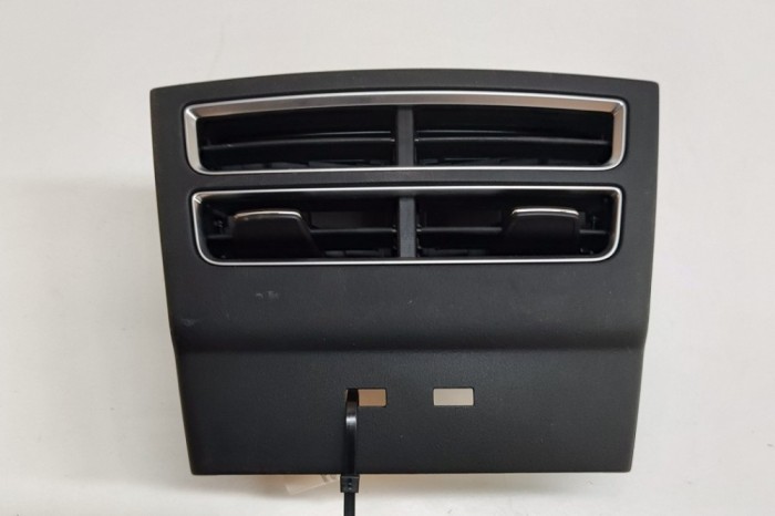 Gura de ventilație consola centrală TESLA MODEL S 2018 OEM: 1064501-00-B,1096881-00-A | 31875566