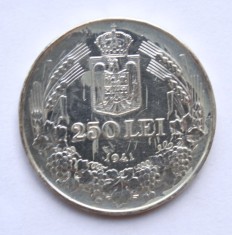 250 LEI 1941 . TPT . DETALII FRUMOASE .