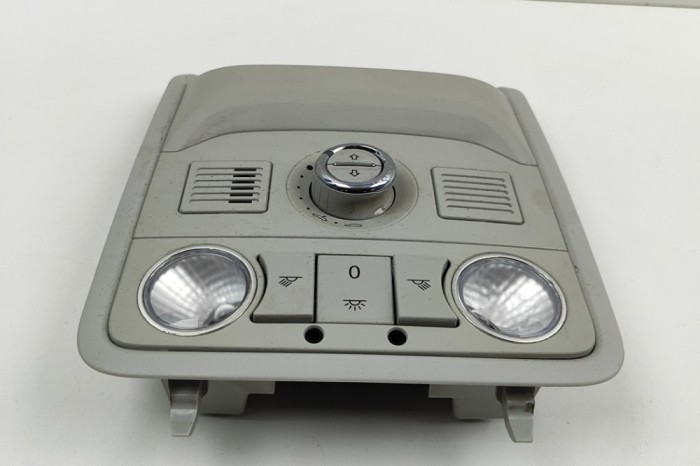 Iluminare interioară SKODA OCTAVIA III Combi 5E5 2014 OEM: 5E0867489A,5E0947105D 30641481
