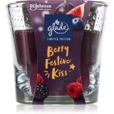GLADE Berry Festive Kiss lum&acirc;nare parfumată 112 g