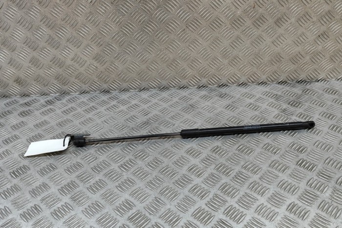 Amortizor capota dreapta față VOLVO XC60 II 246 2023 OEM: 32318591 30485884