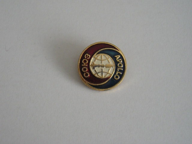 QW9 N3 96 - insigna - cosmos - Apollo - Soiuz