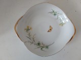 Farfurie / tavita de portelan fin Hutschenreuther Hohenberg, Germania, cu ornamente aurii și un model floral cu fluturi, 21cm diametru x 4cm inaltime