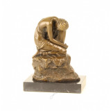 Tanara sezand- statueta din bronz pe un soclu din marmura TM-24, Nuduri
