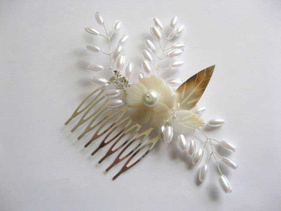 Pieptan mireasa lucrat manual cu perle artificiale, floare si frunze sidef 27122 foto