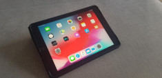 Apple iPad 9.7&amp;quot; 2018 Generatia 6 128gb iOS 13.1.2 Bateria 100% Retina Wifi foto