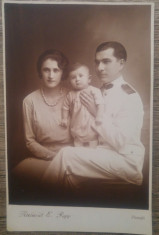 Ofiter roman cu familia// Atelierul E. Popp, Ploesti foto