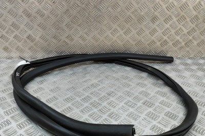 Garnitura ușă dreapta spate FORD USA Mustang Mach-E 2023 OEM: LJ8B-R20708-AC,LJ8B-R20709-AC | 24529668 foto
