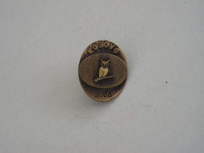 QW9 N 13 - insigna - militar - misune Kosovo 2003 - bufnita pe spada foto