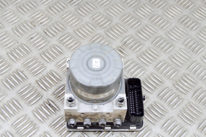 Pompa ABS SKODA OCTAVIA III Combi 5E5 2019 OEM: 10.0220-1917.4,5Q0614517EQ,5Q0614517BM,10.0917-4311.3,28.5162-9813.3,10.0629-3165.1 17865655