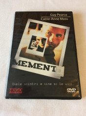 MEMENTO (1 DVD original Film, SUBTITRARE in ROMANA - Stare foarte buna!) foto