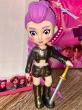Figurina in cutie - Kpop Demon Hunters Rumi Mov costum 10 cm