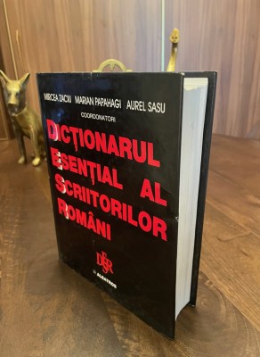 Dictionarul Esential al Scriitorilor Romani (2000) foto