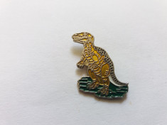 Insigna-Dinozaur-1 foto