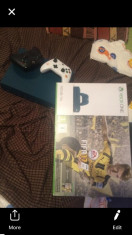 XBOX 1 +Fifa 17 ( in memorie ) + GTA 5 ( pe CD )+ 2 Controller foto